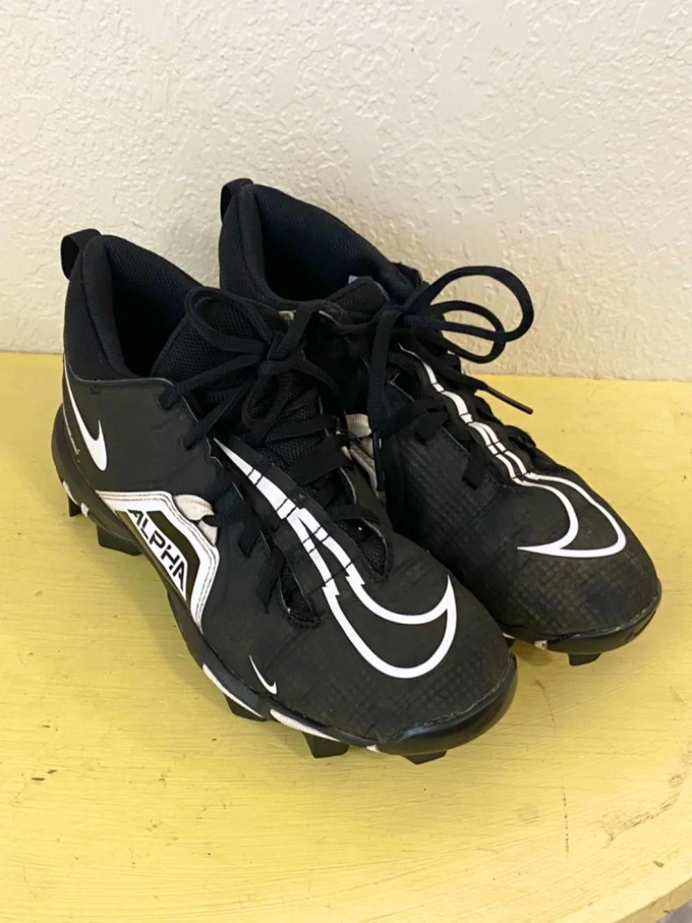 Nike Fast Flex  Size 6  Women’s Black Soccer Cleats